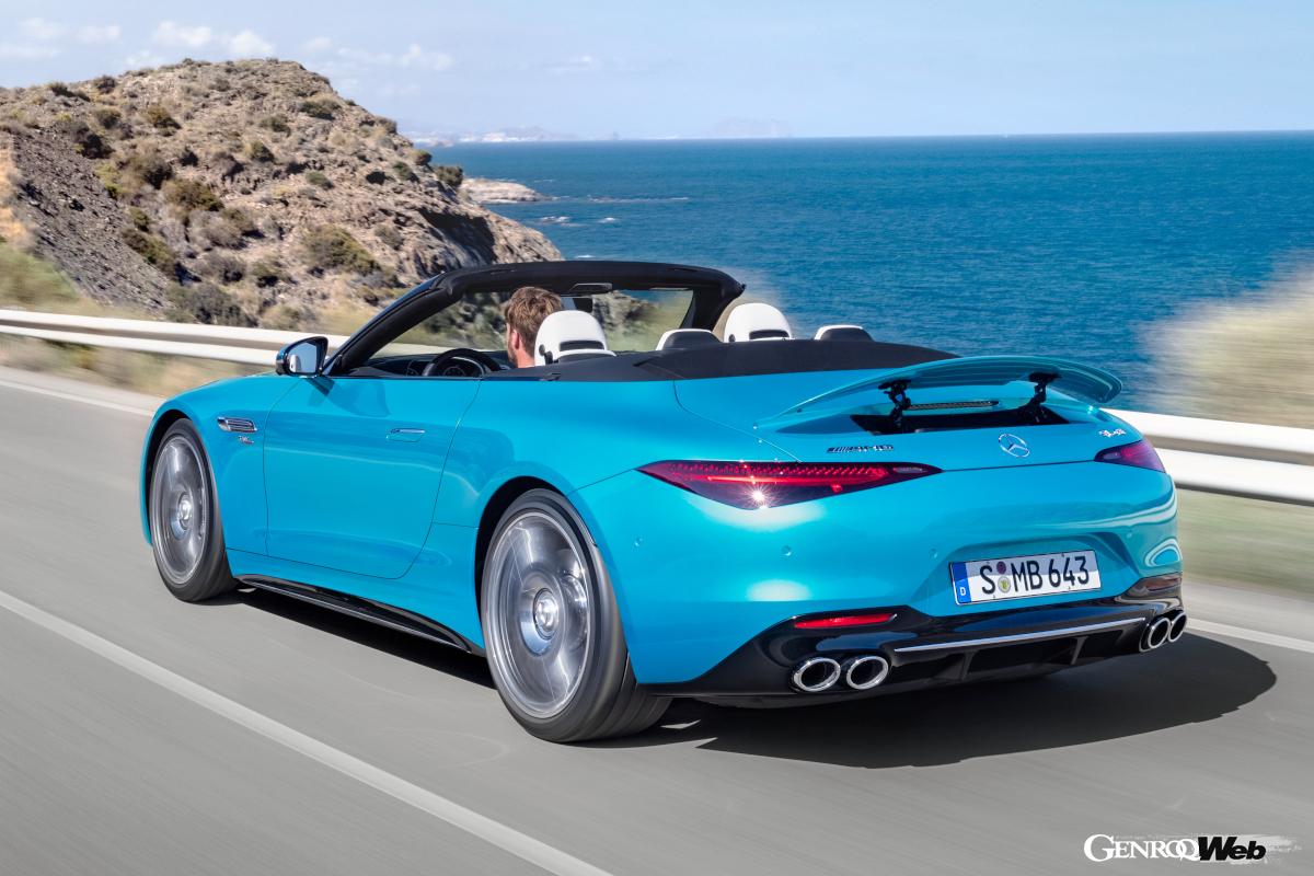 専用プラットフォームに新開発の電動ターボを搭載するエンジンなど、大幅なブラッシュアップが施された新型SL。しかも先代では2シーターだったが新型では2＋2となった。