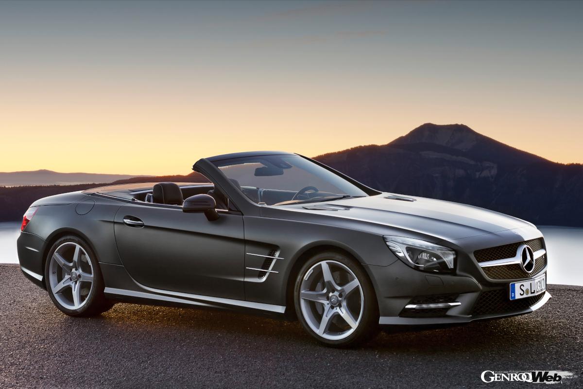 専用プラットフォームに新開発の電動ターボを搭載するエンジンなど、大幅なブラッシュアップが施された新型SL。しかも先代では2シーターだったが新型では2＋2となった。