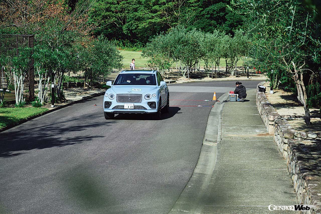 途中PM競技、PC競技というクラシックカーラリーで行われるタイム計測区間が用意された。飽きの来ないコンテンツはテンポが良い。