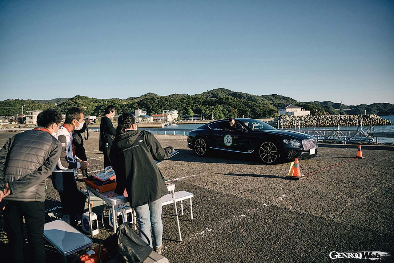 途中PM競技、PC競技というクラシックカーラリーで行われるタイム計測区間が用意された。飽きの来ないコンテンツはテンポが良い。