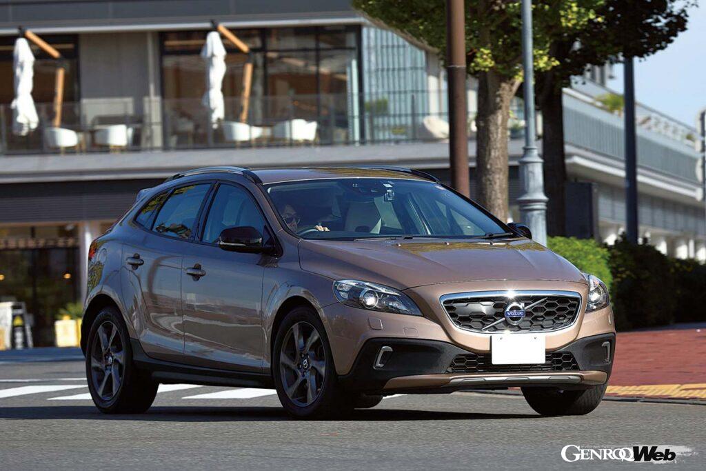 ドライ路面での圧倒的な静粛性と乗り心地の良さ、高いハンドリング性能は夏タイヤと比肩するほどである。