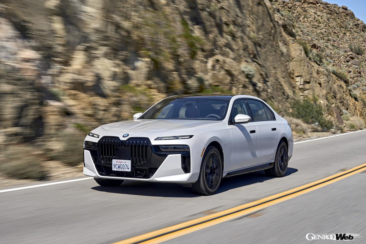 BMW 760iｘDriveの走行シーン