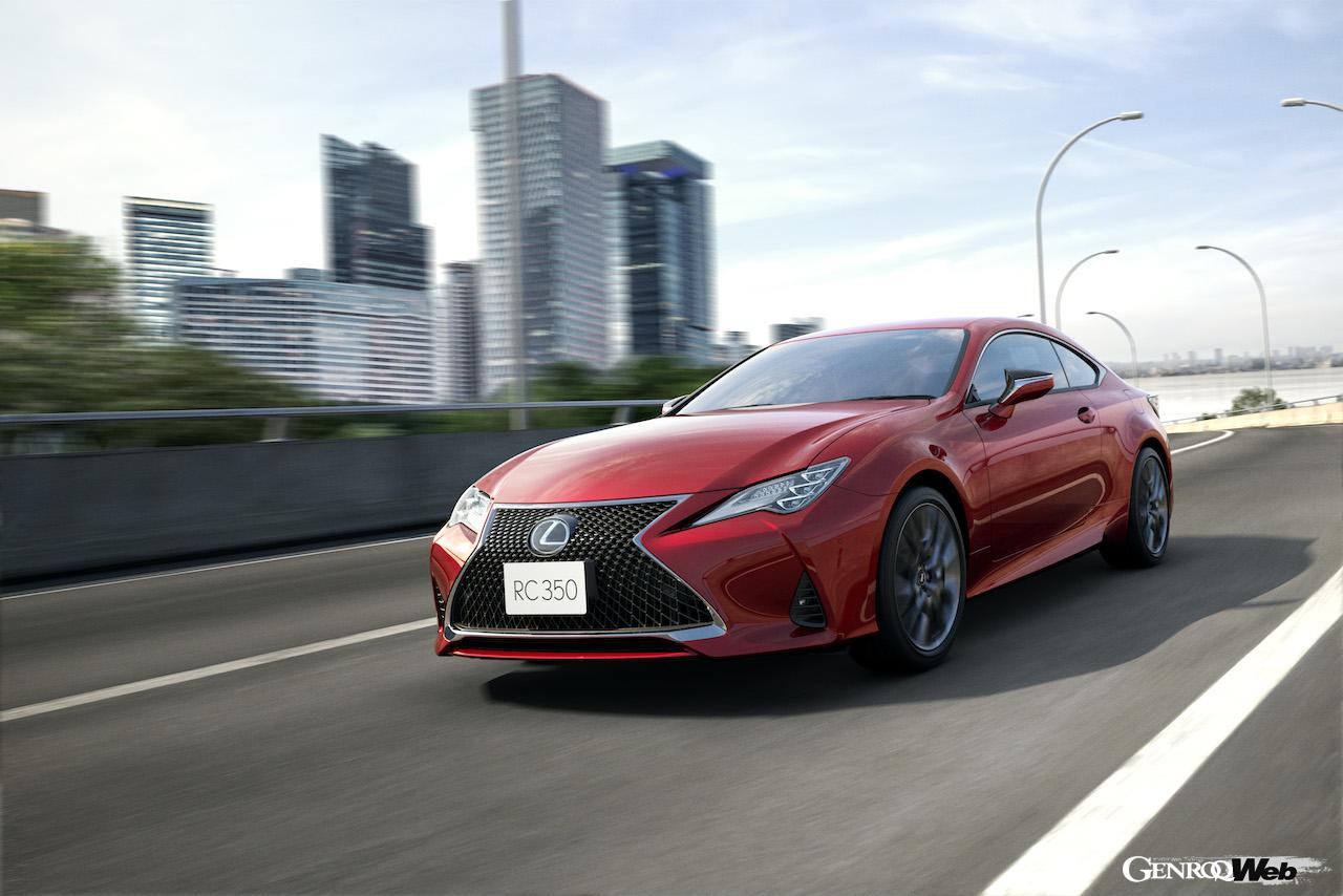 走りを徹底的に鍛え直し、改良新型へと進化した「レクサス RC」の走行シーン。