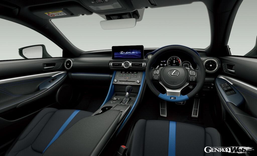 走りを徹底的に鍛え直し、改良新型へと進化した「レクサス RC F」のコクピット。
