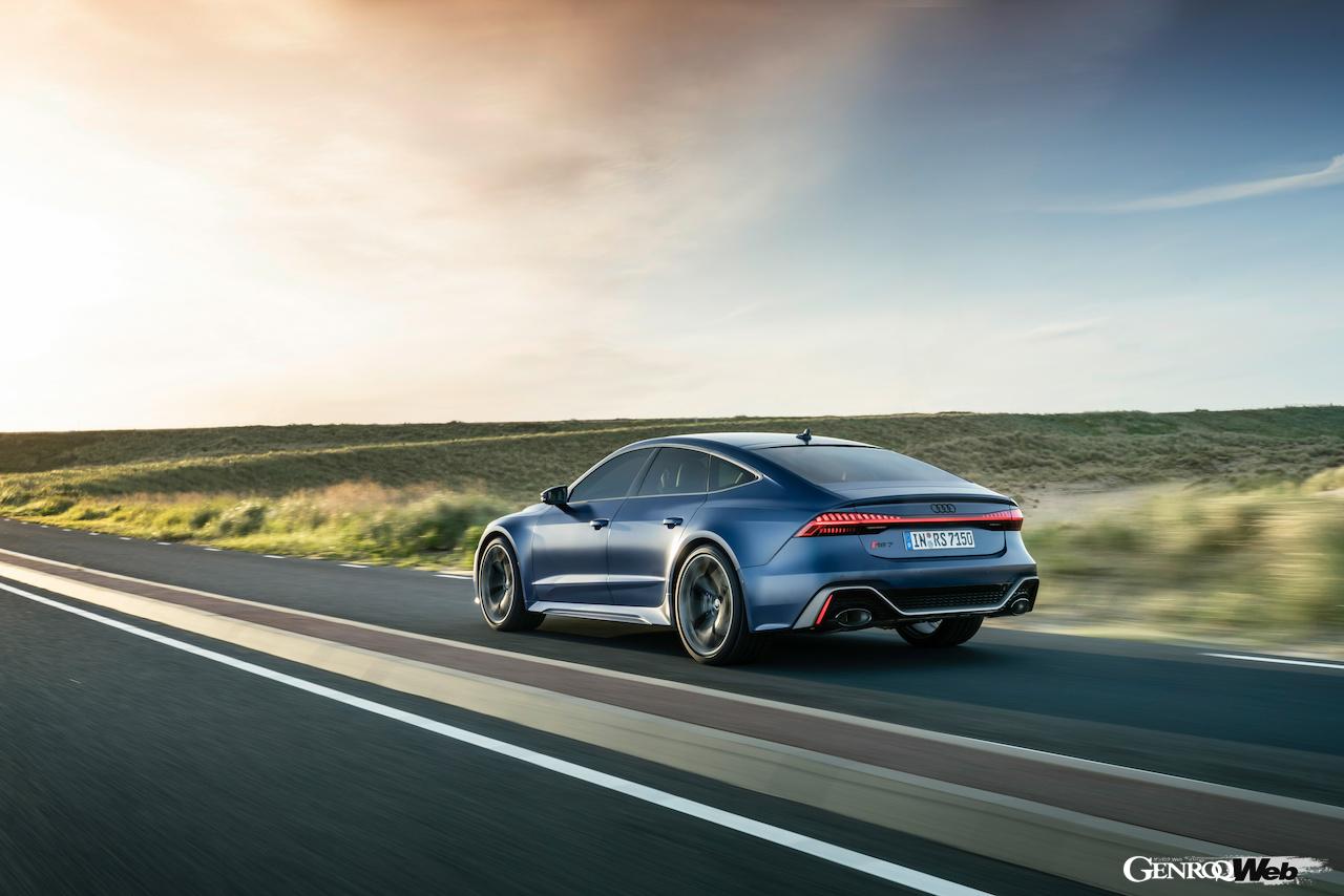 アウディ RS 7 スポーツバック パフォーマンスの走行シーン。