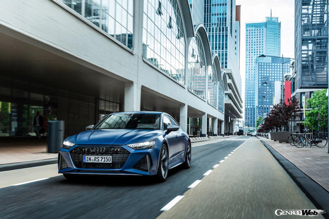 アウディ RS 7 スポーツバック パフォーマンスの走行シーン。