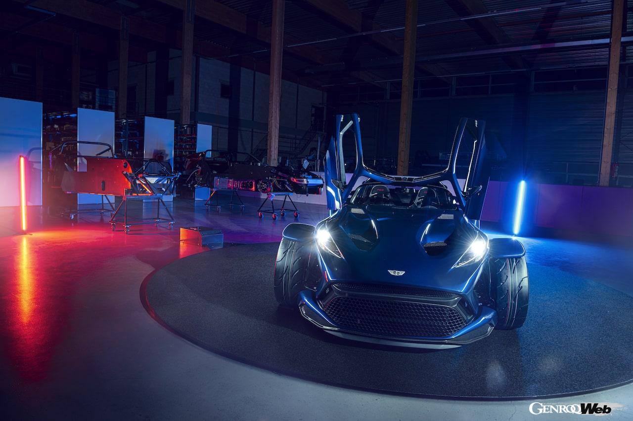 750kgの車重に506PSの最高出力を搭載する、ドンカーブート F22のエクステリア。