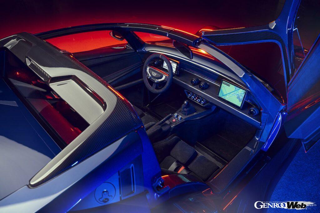 750kgの車重に506PSの最高出力を搭載する、ドンカーブート F22のインテリア。