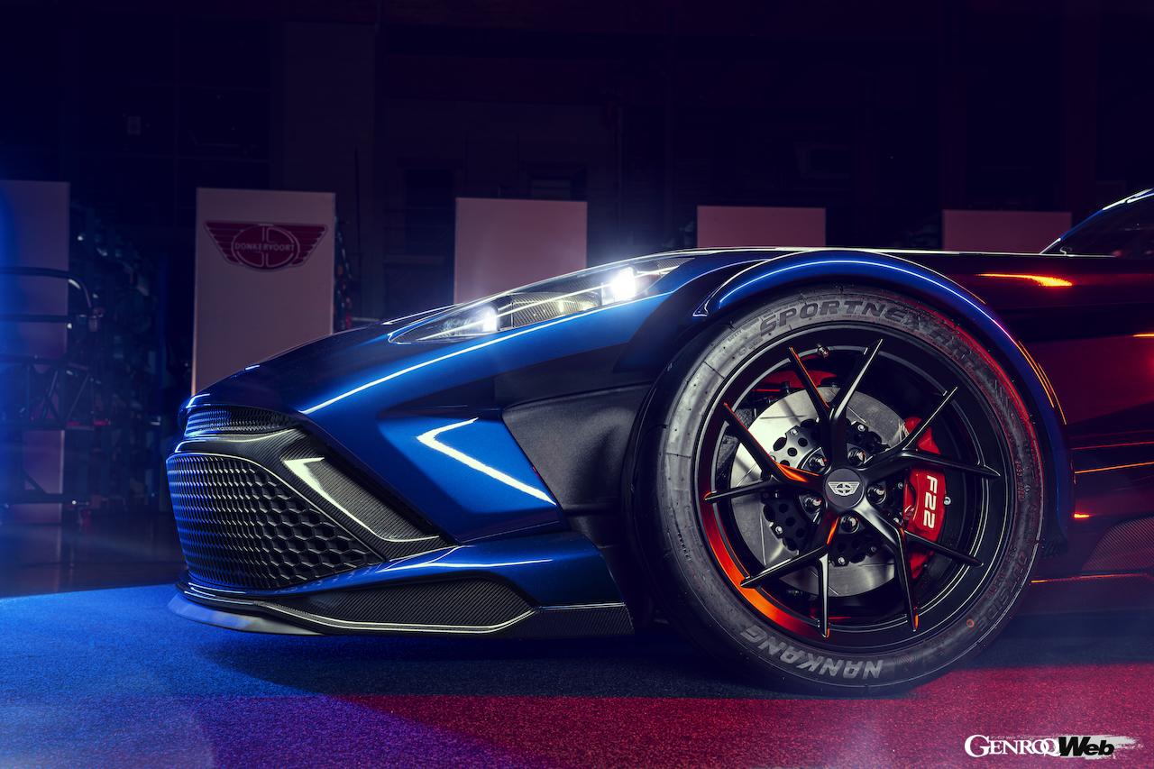 750kgの車重に506PSの最高出力を搭載する、ドンカーブート F22のエクステリア。