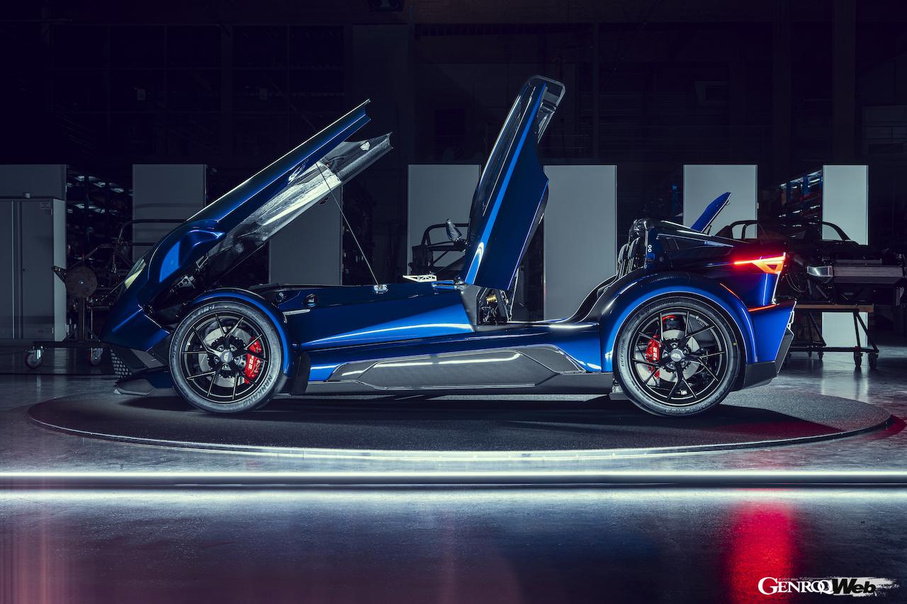 750kgの車重に506PSの最高出力を搭載する、ドンカーブート F22のエクステリア。