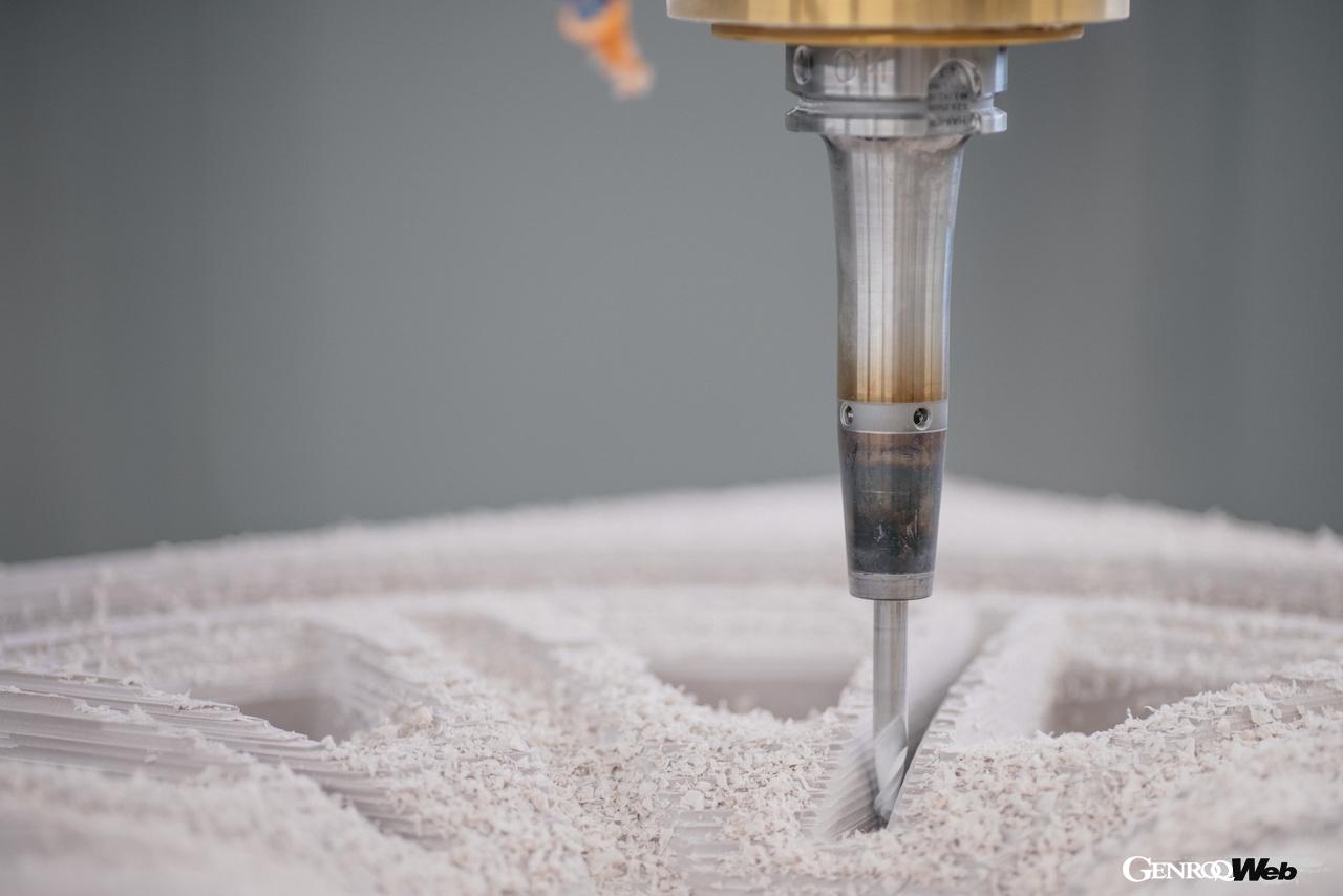 「FelGAN」から生成されたデザインをベースに、アウディのデザイナーによる知識や経験を加え、新たなホイール案が完成する。