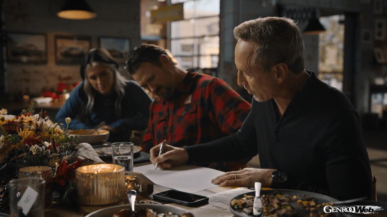 フォードはクリスマスシーズンを前に、7代目マスタングの開発に携わったスタッフが集結したスペシャル動画「マスタング・ホリデー・ディナー（A Mustang Holiday Dinner）」を公開。