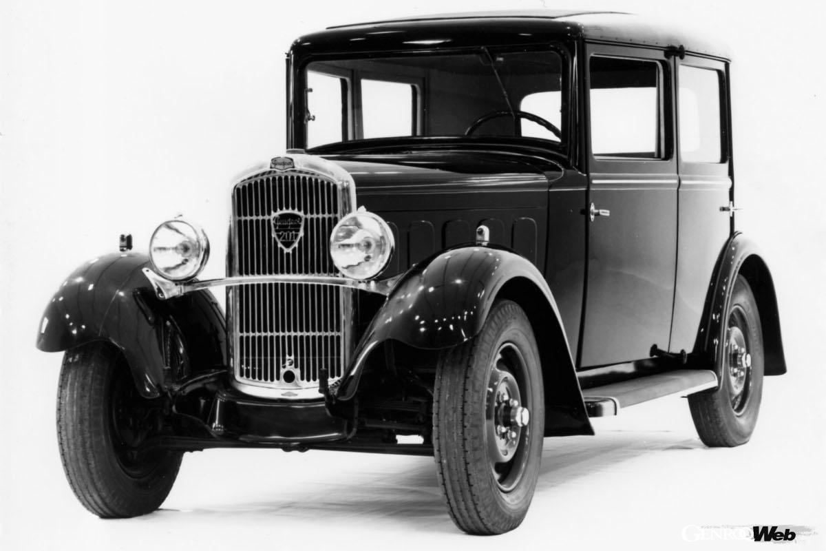 1929年に生産が始まったプジョー201と、1960年から生産開始された404。404は1991年までケニアで量産されていたという。