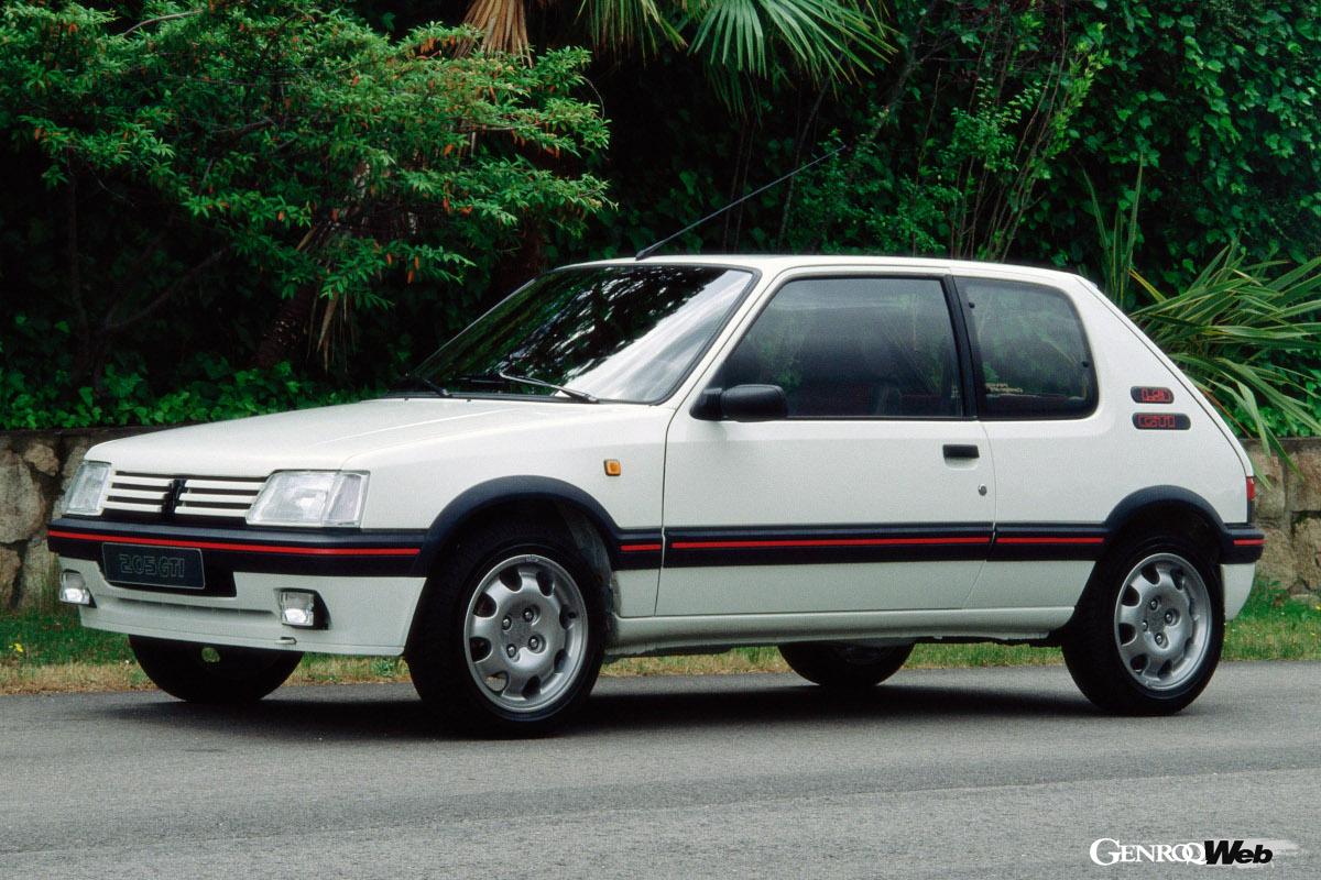 日本におけるプジョーのイメージを確立した205GTi。グループBの205ターボ16のエクステリアのベースとなった。