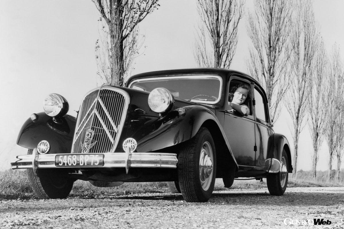 1934年に登場したトラクシオン・アヴァン。モノコックボディに前輪駆動を組み合わせ、それまでの保守的なクルマ作りから一変する画期的なモデルだった。