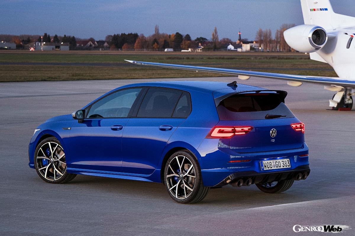 標準装備されるタイヤはシビック・タイプRが19インチであるのに対して、ゴルフRは18インチとなる。