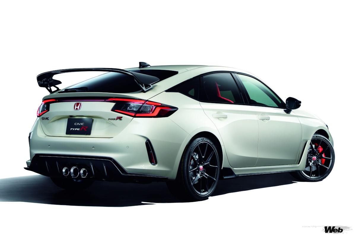 シビック・タイプRもゴルフRも、ともにサーキットでの走行を視野に入れた1台だ。こうして比較するとシビック・タイプRのワイドボディが際立つ。