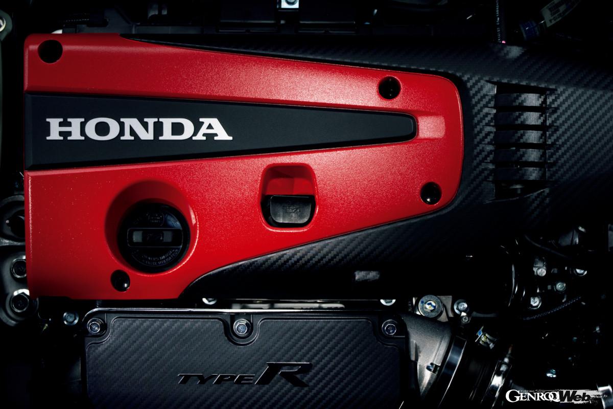 どちらも2.0リッターターボエンジンを搭載する。最高出力はシビック・タイプRが10PS上回っているが、最大トルクは同じ値。