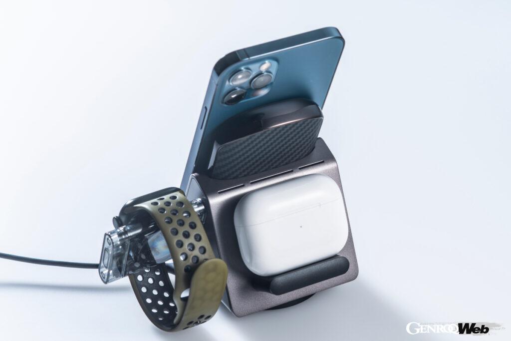 背面から見たMagEZ Slider。このようにiPhone、AirPods、Apple Watchというアップル信者3種の神器が一度に充電できちゃうってわけです！