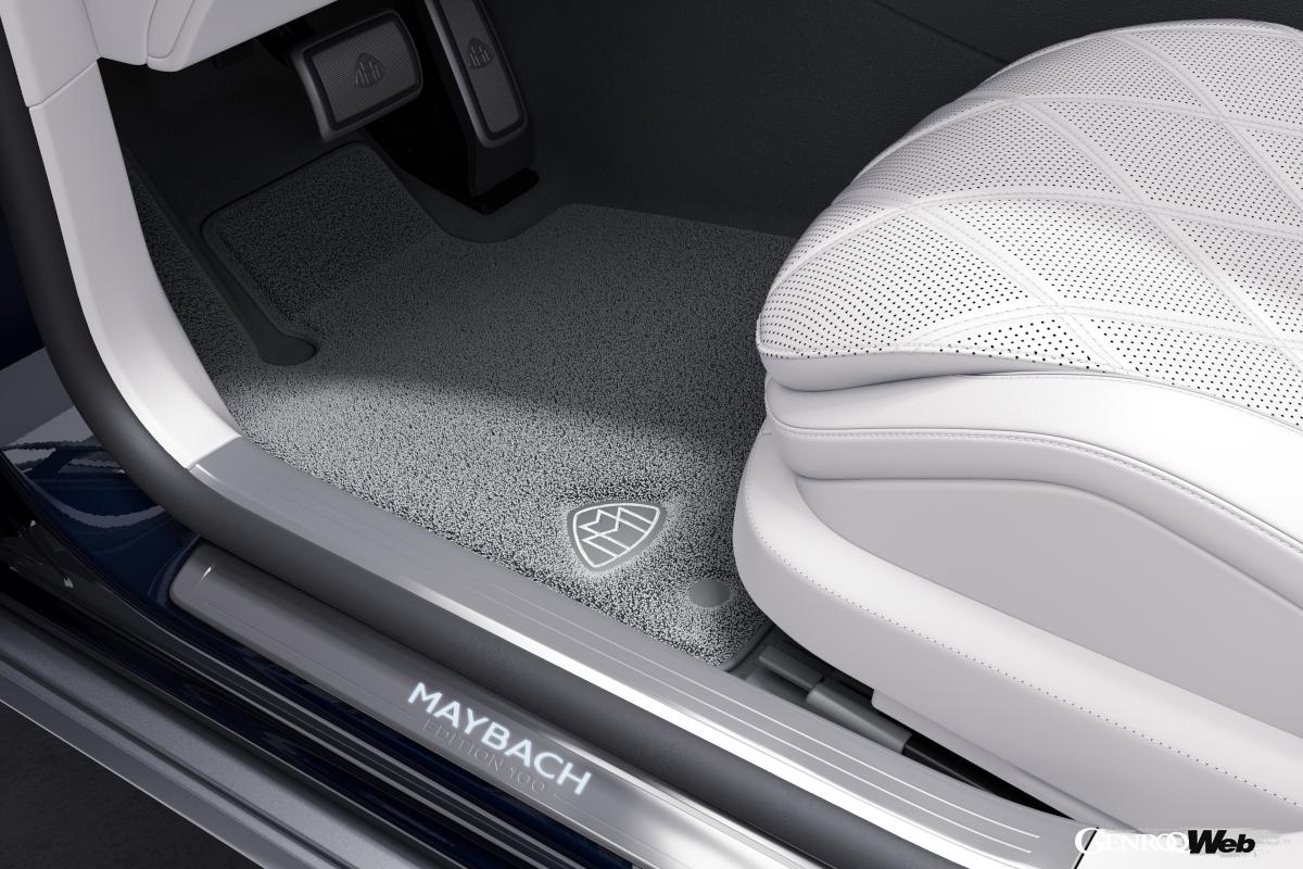 インテリアはマニファクチュア・レザーエクスクルーシブパッケージを標準で装備する。リヤドアには自動開閉システムを備えるなど、ショーファードリブンカーに求められる快適性や静粛性などの性能が究極まで高められた1台だ。