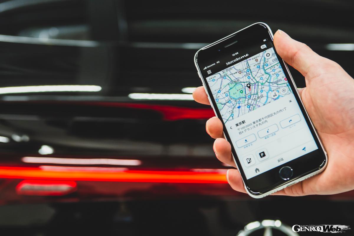 メルセデスme コネクトアプリを使えば、遠隔で窓やスライディングルーフの開閉、施錠や解錠など多彩な操作が可能だ。