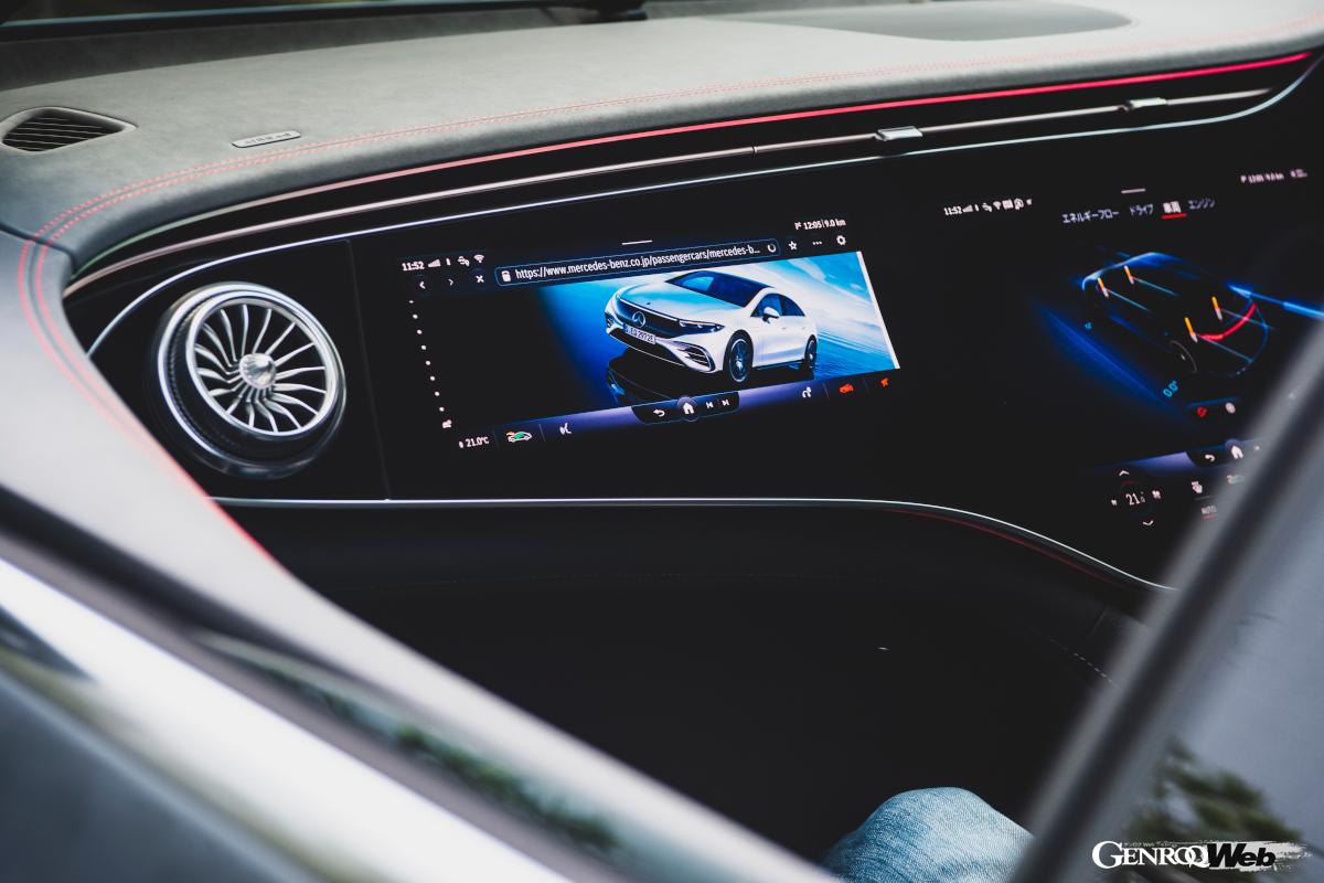 助手席ディスプレイで「ブラウズ」を立ち上げると、スマホやパソコンと同じようにタッチパネル操作が可能だ。