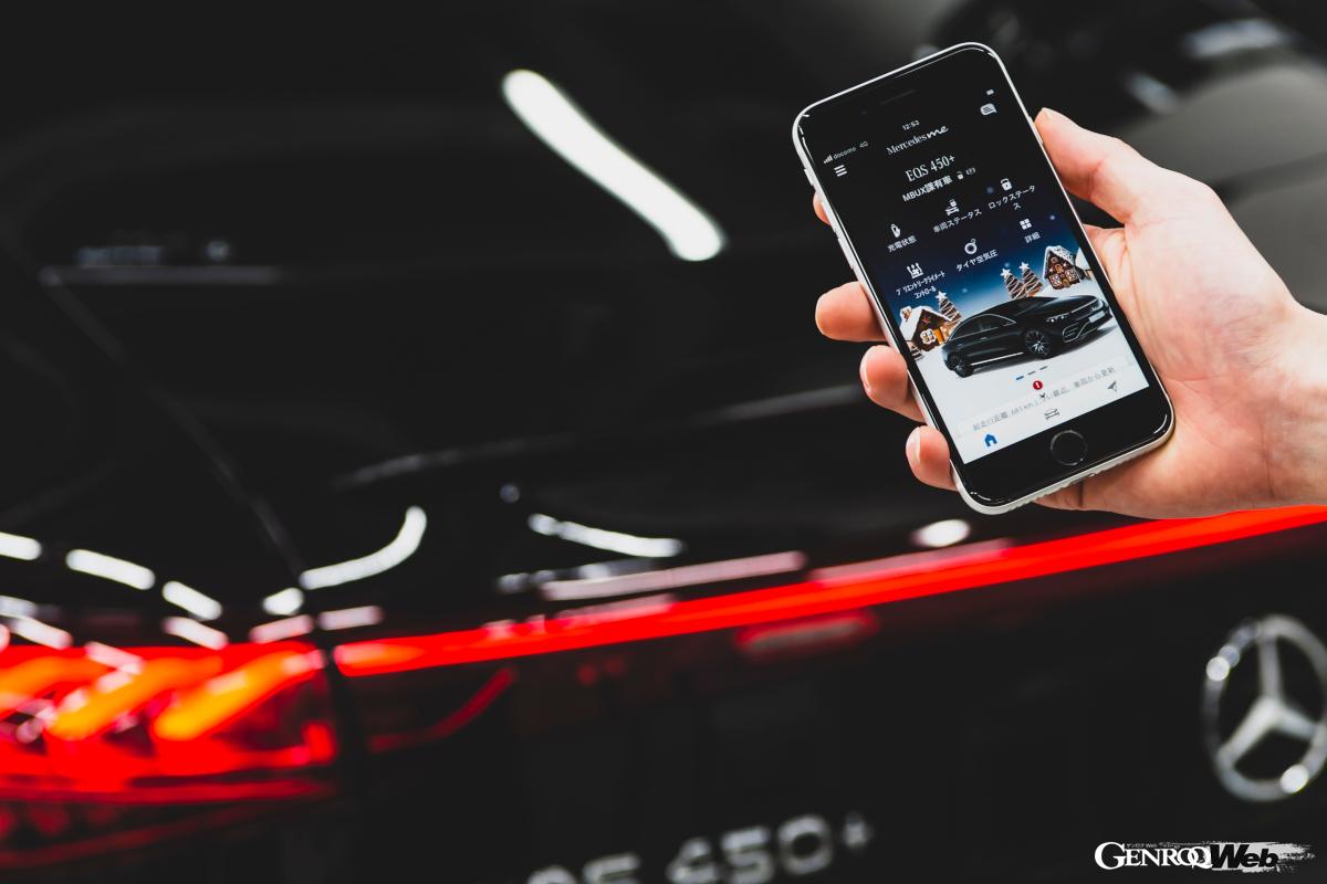 メルセデスme コネクトアプリを使えば、遠隔で窓やスライディングルーフの開閉、施錠や解錠など多彩な操作が可能だ。