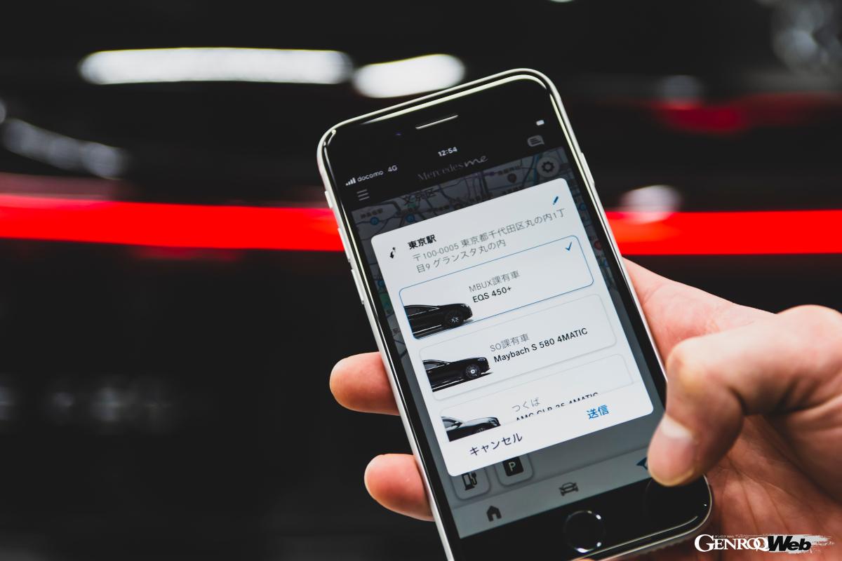 メルセデスme コネクトアプリを使えば、遠隔で窓やスライディングルーフの開閉、施錠や解錠など多彩な操作が可能だ。