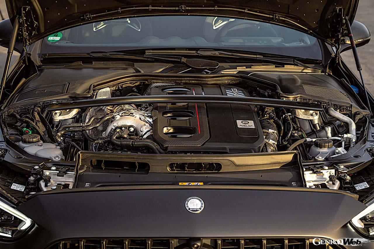 476PSの2.0リッター直4ツインターボと204PSの電気モーターを組み合わせ、システム総合で680PS/1020Nmを発揮。バッテリーのみでの走行可能距離が最大13kmに留まるのも、燃費よりドライブパフォーマンスに注力した結果といえる。