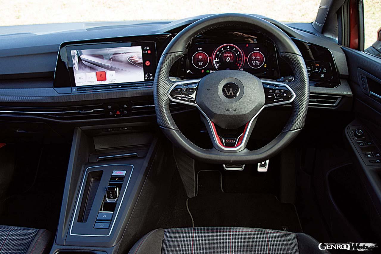 GTIといえばタータンチェックのファブリックシートだが、この新型ゴルフGTIでも健在。ホールド性も高い。