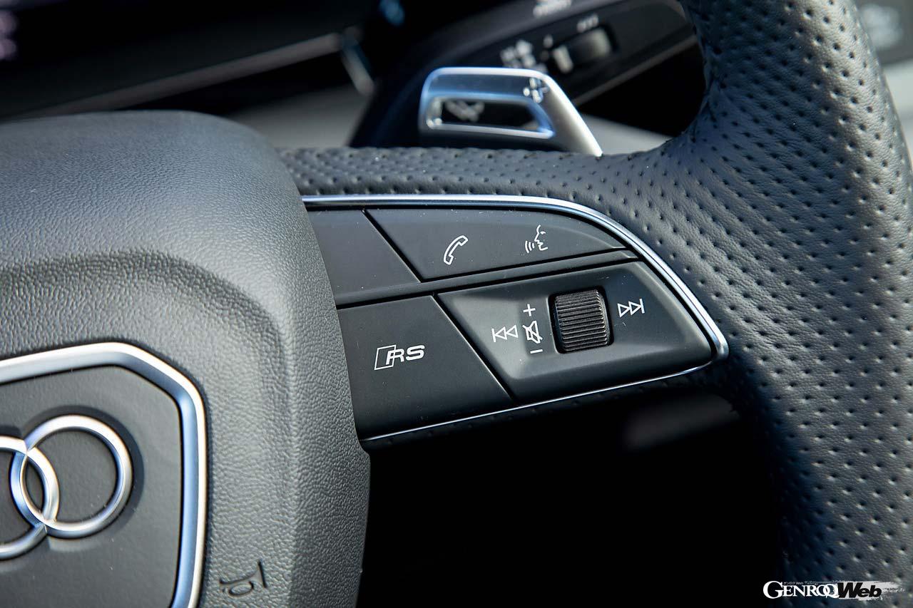 ホールド性の高いスポーツシートを装着する。ステアリングに備わるRSボタンでモードを切り替えられる。