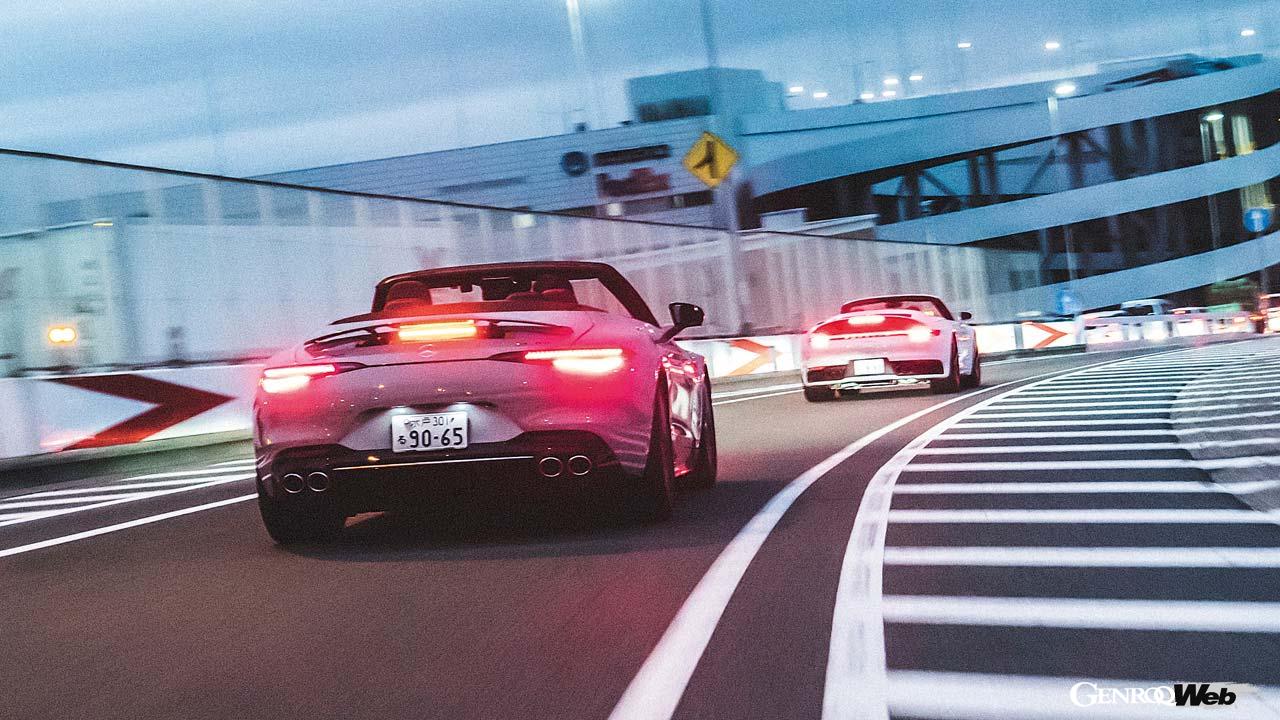 4代目（R129）以来の2＋2シーターとなったSL。これも＋2シートを備えるポルシェ911とまさに競合する点だ。