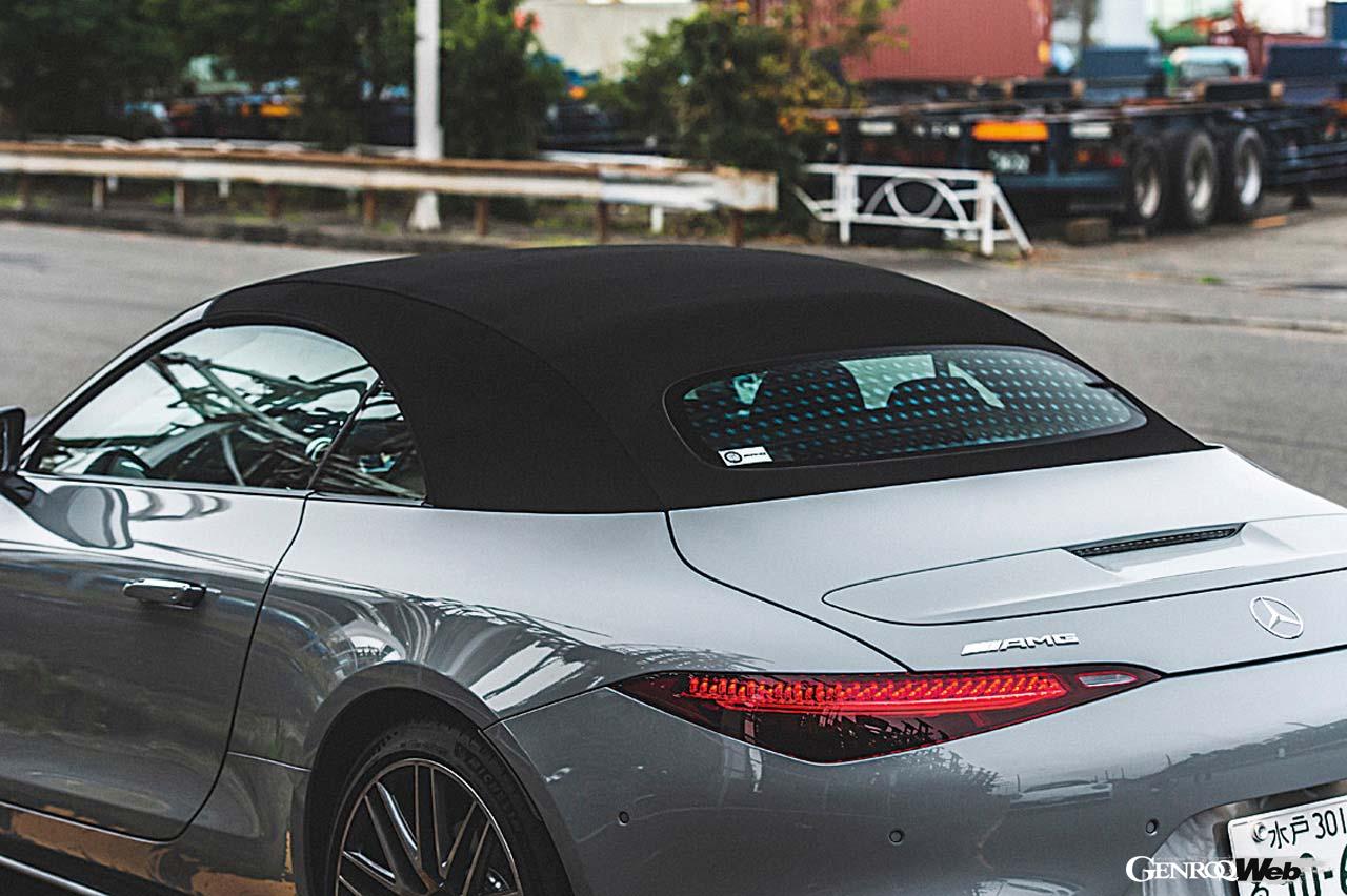 防音性に優れる3層構造のソフトトップは車速60km/hまで開閉可能。開閉時間は約15秒を実現している。