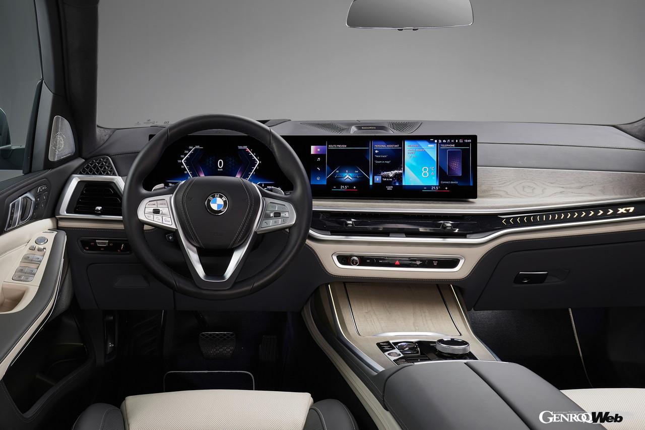 BMW X7を新旧比較