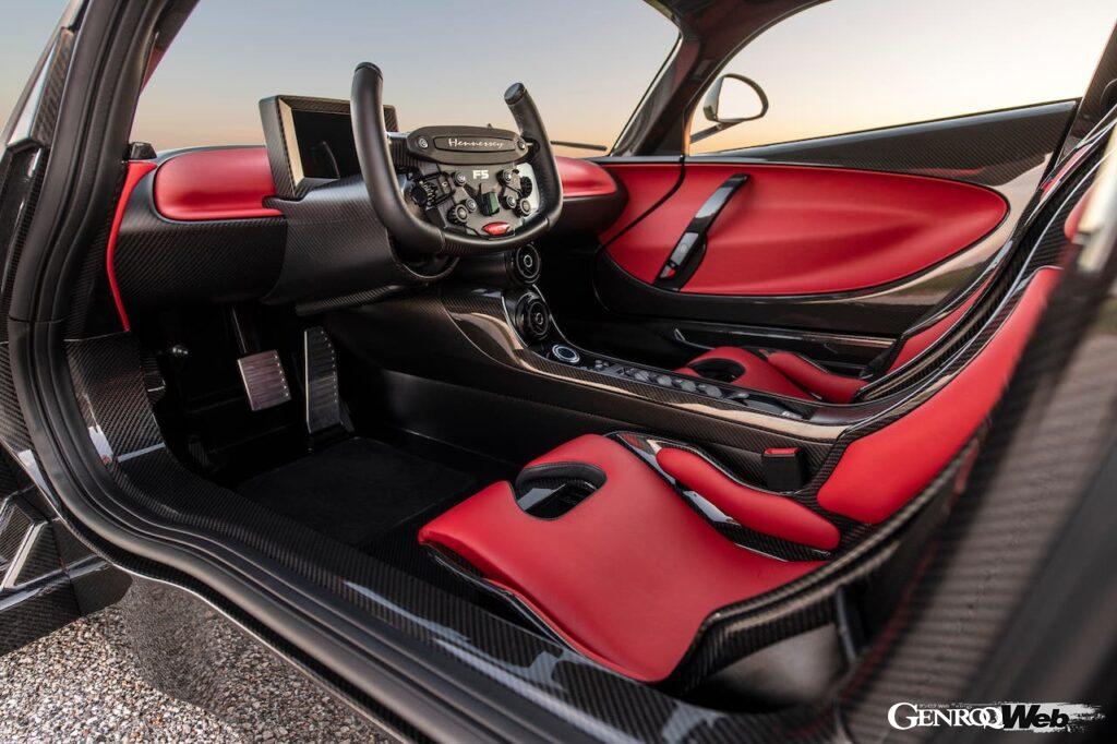 大幅な軽量化が施された「ヘネシー ヴェノム F5 レボリューション クーペ」のインテリア。