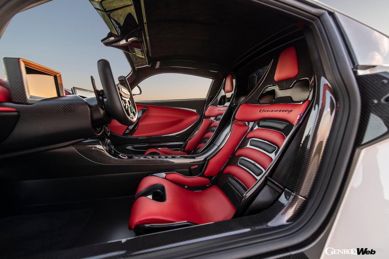 大幅な軽量化が施された「ヘネシー ヴェノム F5 レボリューション クーペ」のインテリア。