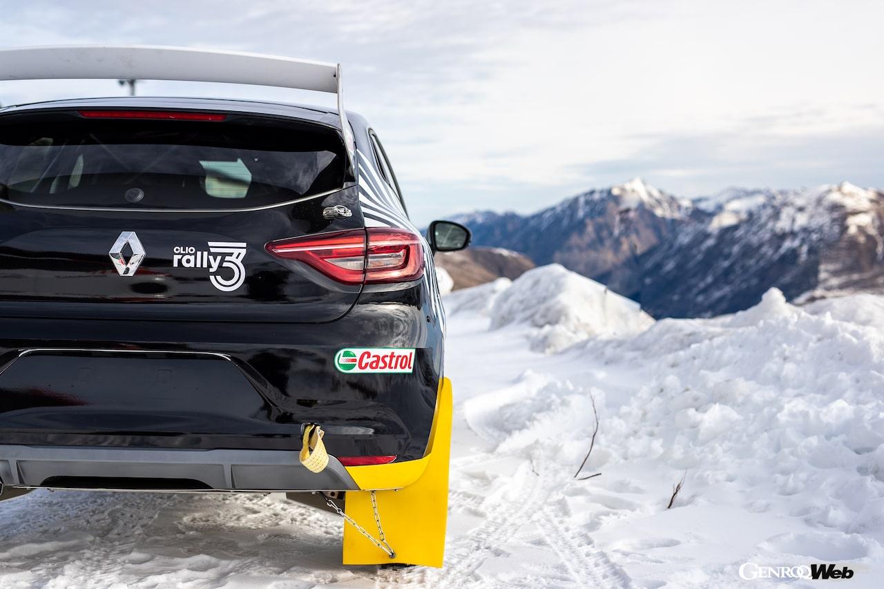 現行クリオとしては、3台目となるプライベーター向け4輪駆動ラリーカー「クリオ ラリー3」。