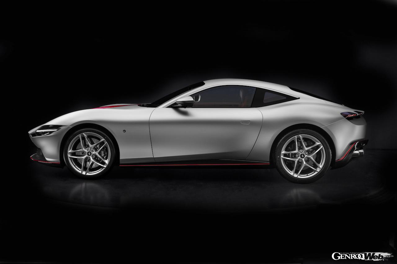 サヌシルヴァー・マットに、鮮やかなロッソ・マグマ・グロッシーが組み合わせられた、フェラーリ ローマ チャイナのエクステリア。