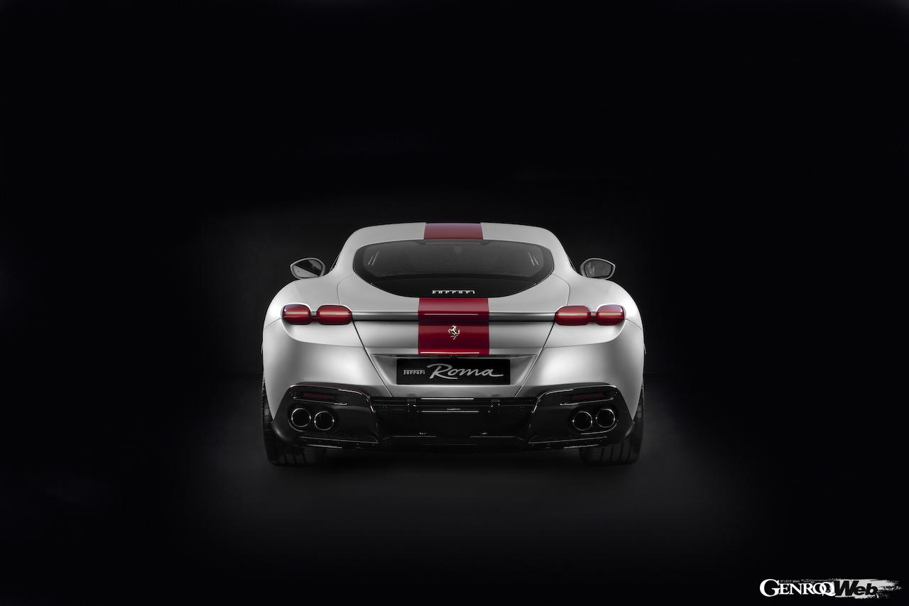 サヌシルヴァー・マットに、鮮やかなロッソ・マグマ・グロッシーが組み合わせられた、フェラーリ ローマ チャイナのエクステリア。