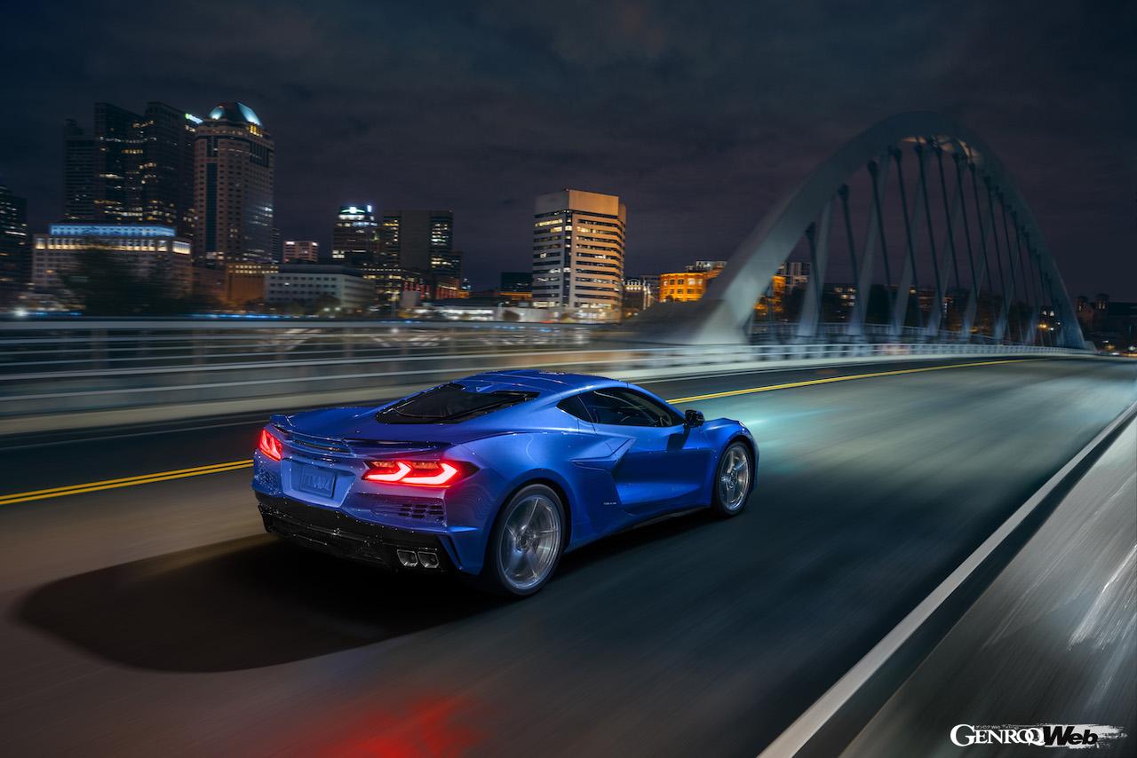 コルベット初の電動モデルとしてデビューした「シボレー コルベット E-レイ」の走行シーン。