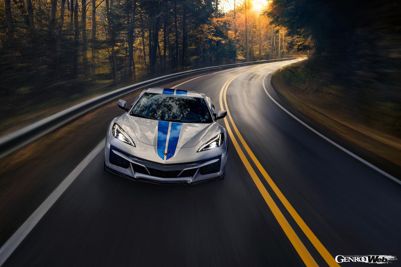 コルベット初の電動モデルとしてデビューした「シボレー コルベット E-レイ」の走行シーン。