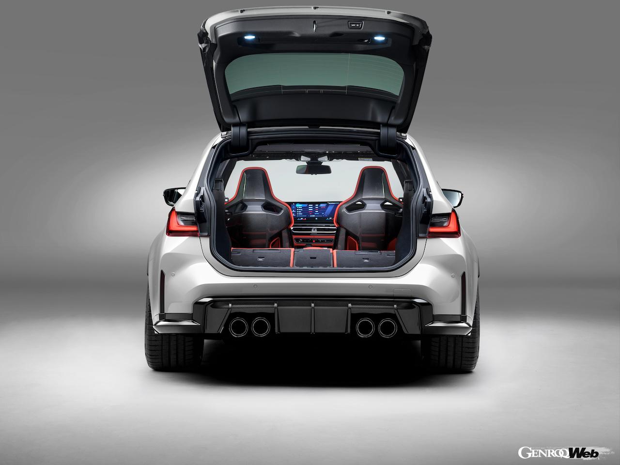 BMW M3 コンペティション M xDrive ツーリングのラゲッジスペース。