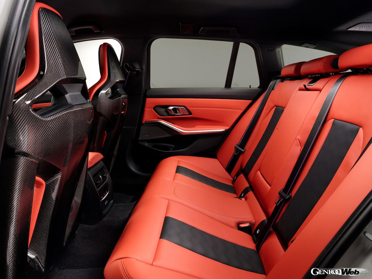 BMW M3 コンペティション M xDrive ツーリングのインテリア。