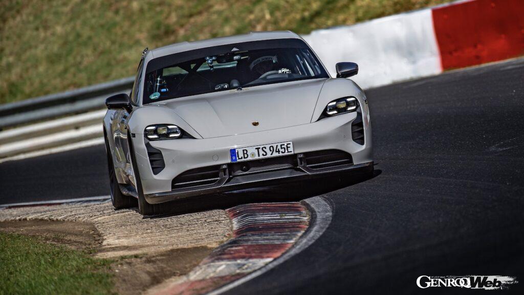 回生システムと従来のブレーキシステムを併用する場合、その性質の違いからドライバーに違和感を持たせてしまう。それを解消すべく、ポルシェは専用のアルゴリズムを導入した。