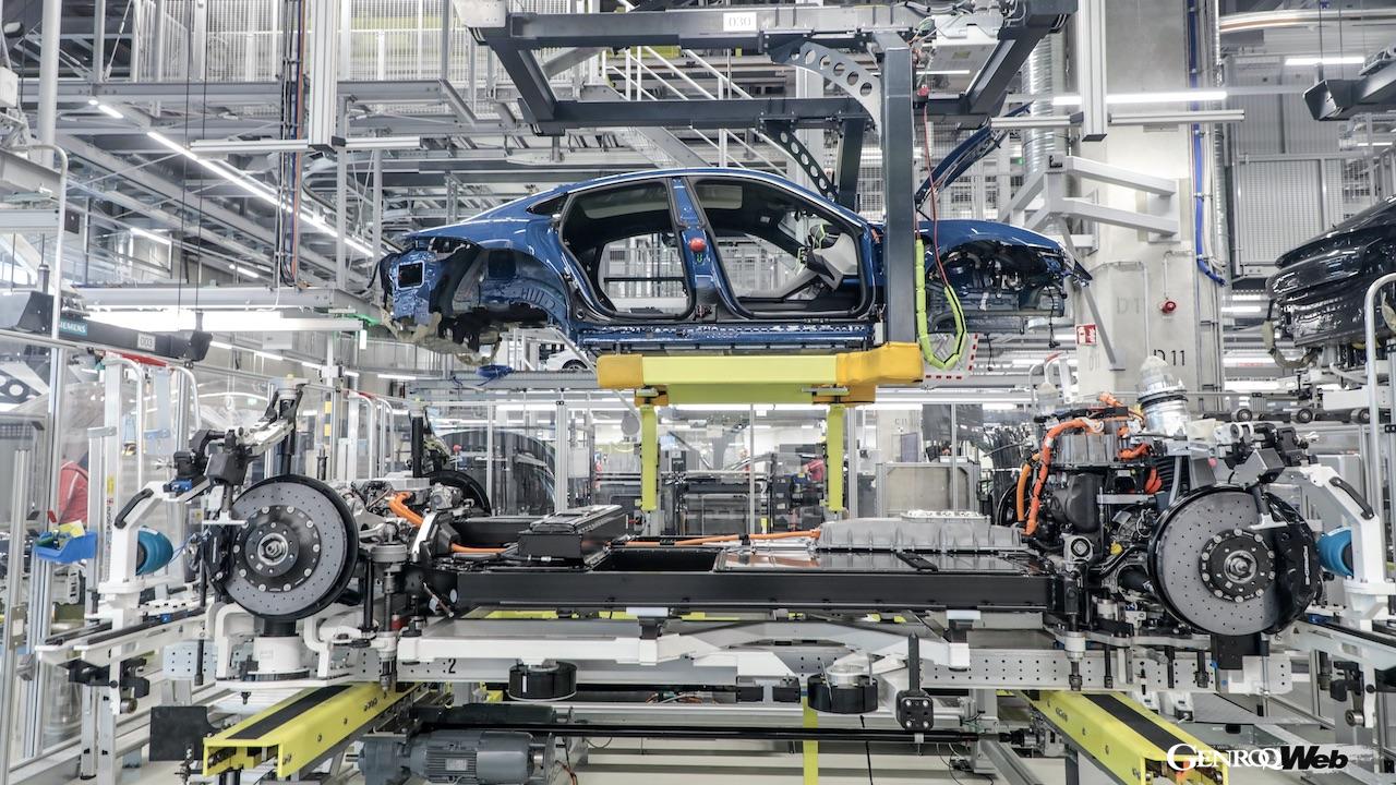 内燃機関モデルでは「制動」は独立したシステムとして存在していたが、回生が行われるBEVでは、パワートレインやトランスミッションと密接な関係を持ち、シャシーシステムとして統合されることになった。