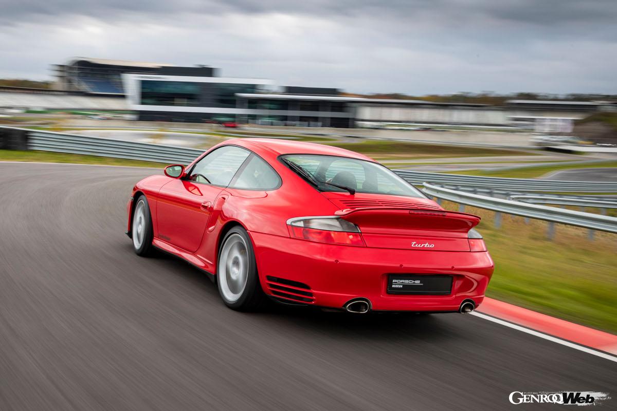 996型911ターボのリヤスタイリング。今見るとナローだ。