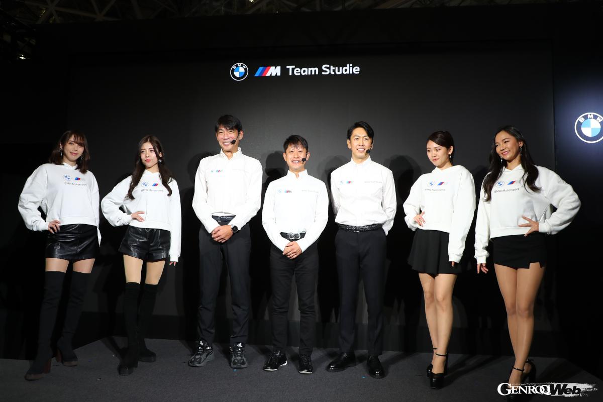 左から才川智子、朝比奈果歩、鈴木康昭監督、荒聖治選手、柳田正孝選手、新木みお、岡田夏芽。