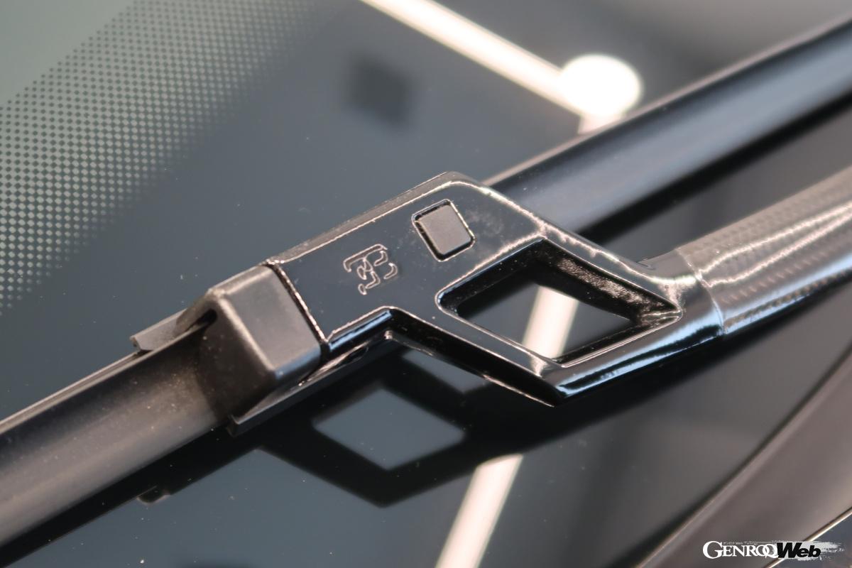 ワイパーブレードにもEBのロゴが。