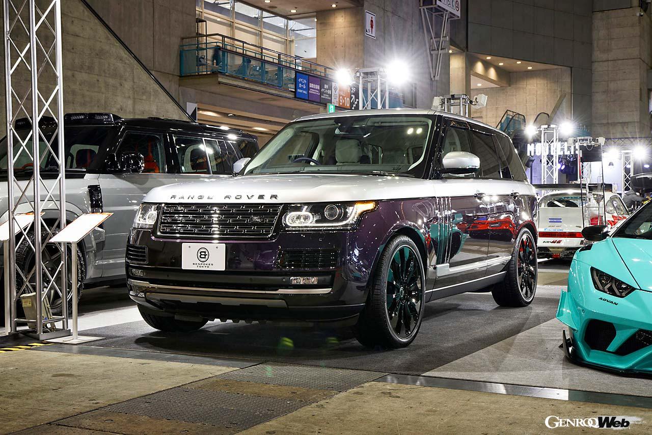 SVオートバイオグラフィーキットというエアロパーツが盛り込まれ、ブリティッシュレーベル「タービン10」ホイール（9.0J×22インチ）を装着するレンジローバーSVオートバイオグラフィー。
