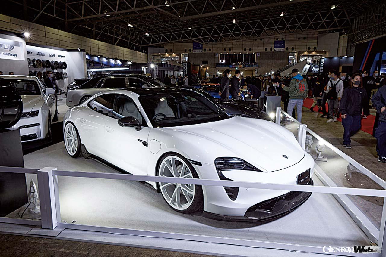 ボディパーツとフォーミュラVIホイールを装着したタイカン4Sのコンプリートカー。